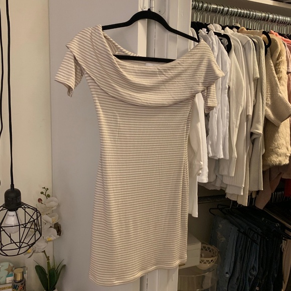 SOLD NWT Delacy Off Shoulder Striped Addison Dress - Picture 4 of 8